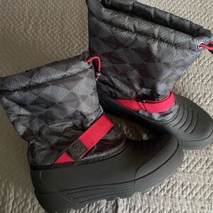 Snow boots teen size 6